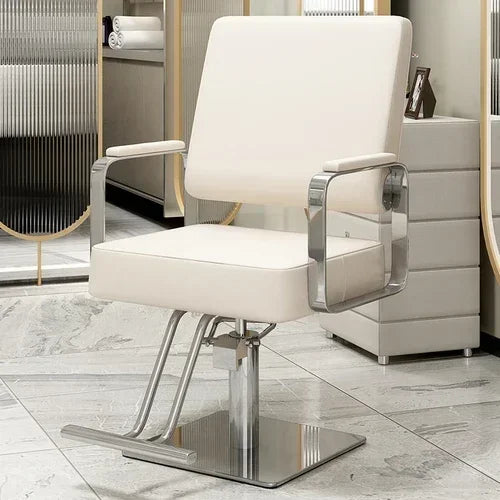Chaise de salon simple au finitions métalliques