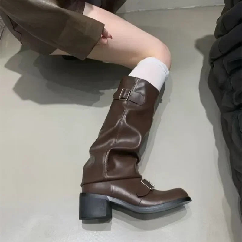 Bottes en cuir à talon plat