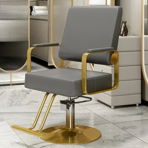 Chaise de salon simple au finitions métalliques