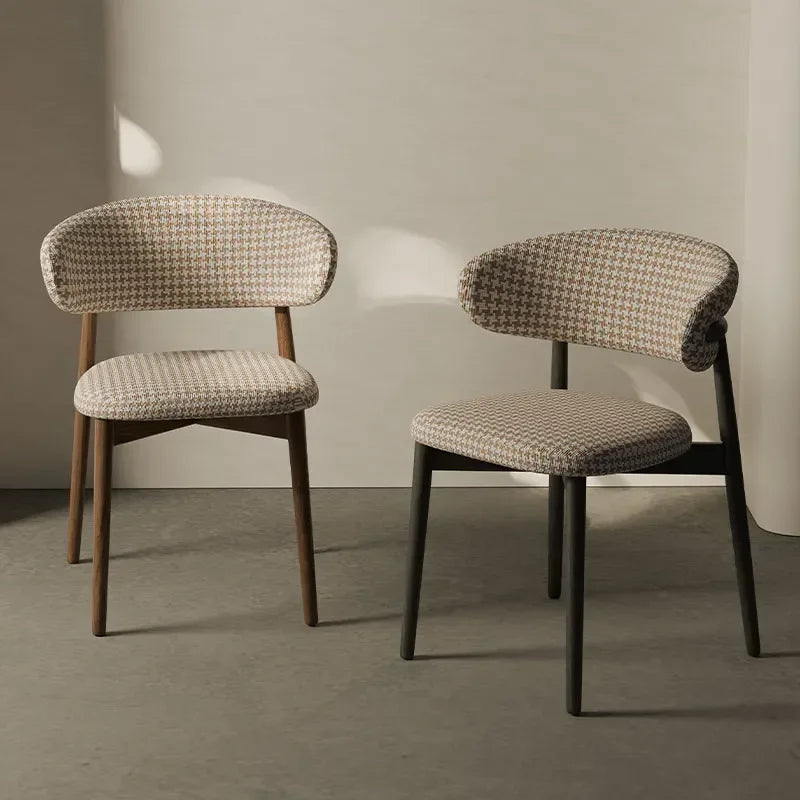 Chaise un bois avec motif "Vichy"
