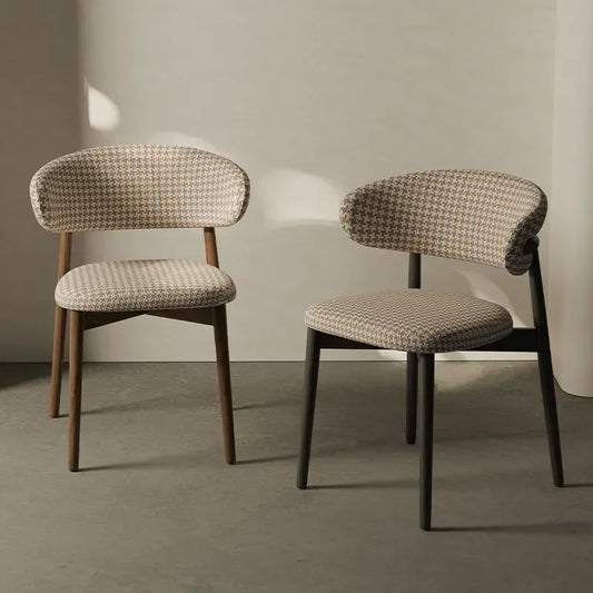 Chaise un bois avec motif "Vichy"