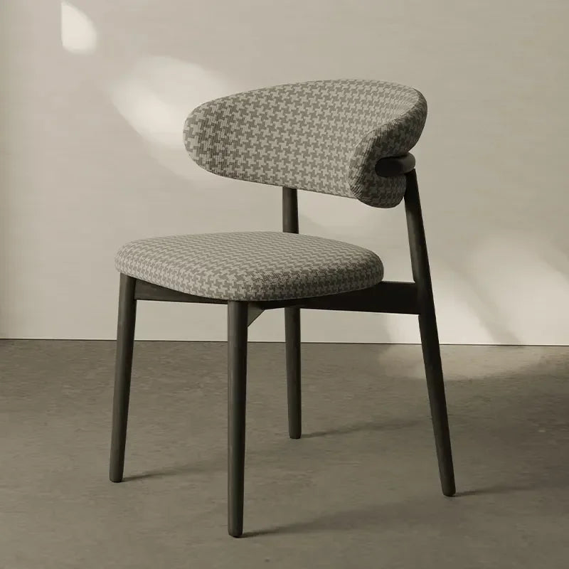 Chaise un bois avec motif "Vichy"