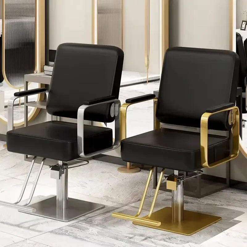 Chaise de salon simple au finitions métalliques