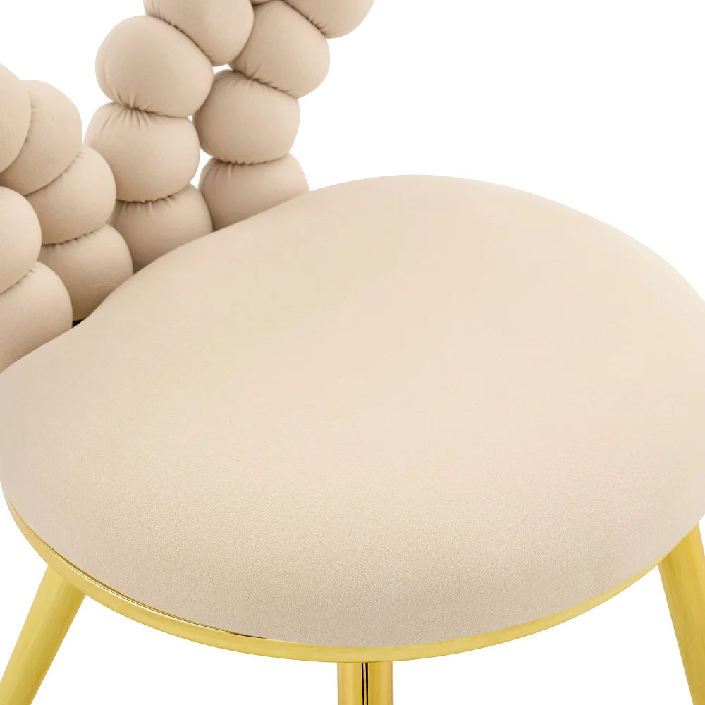 2 chaises avec dossier en coeur beige