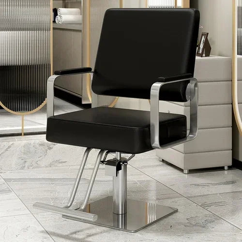 Chaise de salon simple au finitions métalliques