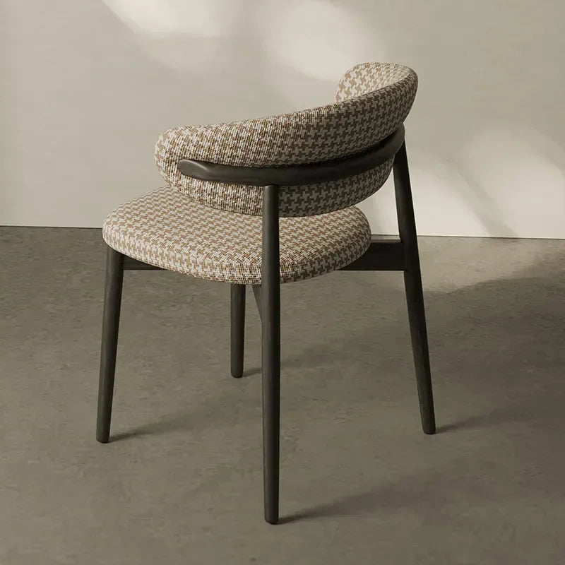 Chaise un bois avec motif "Vichy"