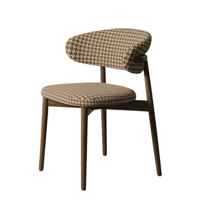Chaise un bois avec motif "Vichy"