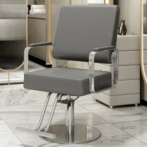 Chaise de salon simple au finitions métalliques