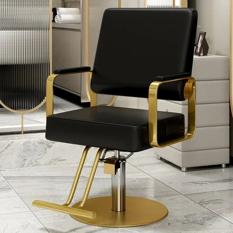 Chaise de salon simple au finitions métalliques