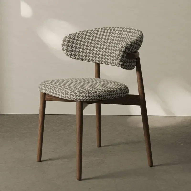 Chaise un bois avec motif "Vichy"