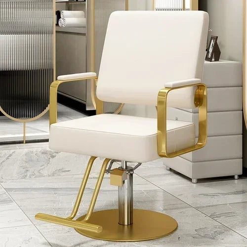 Chaise de salon simple au finitions métalliques