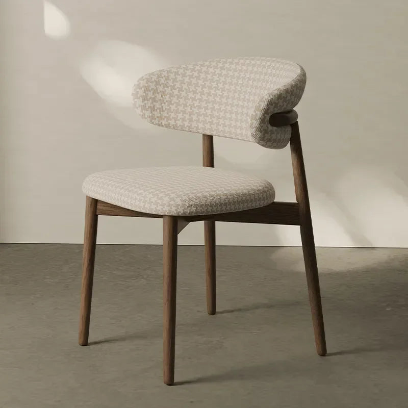Chaise un bois avec motif "Vichy"
