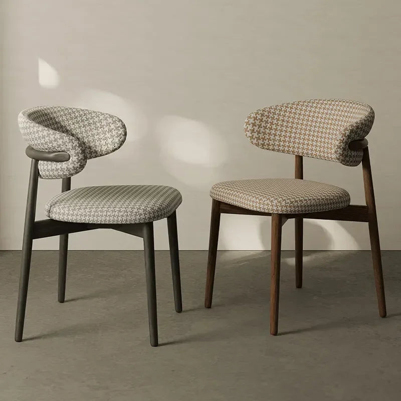 Chaise un bois avec motif "Vichy"