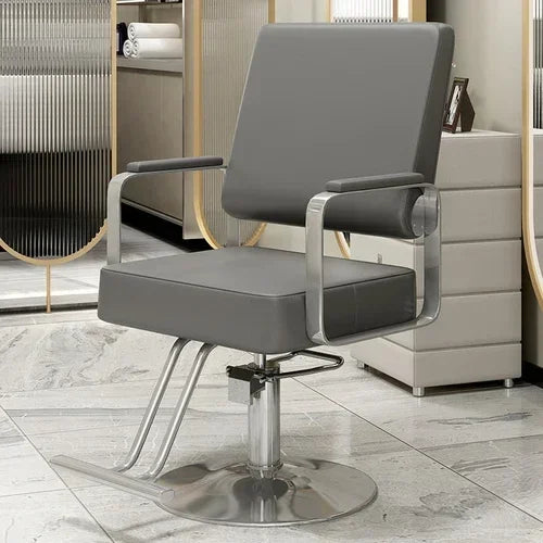 Chaise de salon simple au finitions métalliques