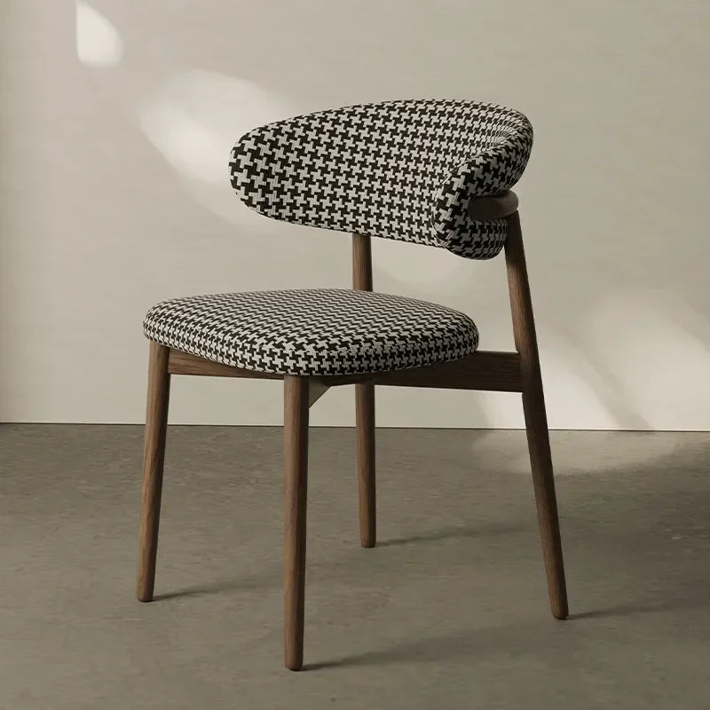 Chaise un bois avec motif "Vichy"