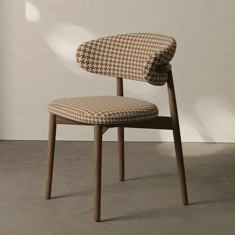 Chaise un bois avec motif "Vichy"