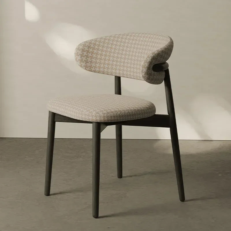Chaise un bois avec motif "Vichy"