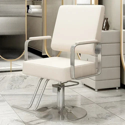 Chaise de salon simple au finitions métalliques