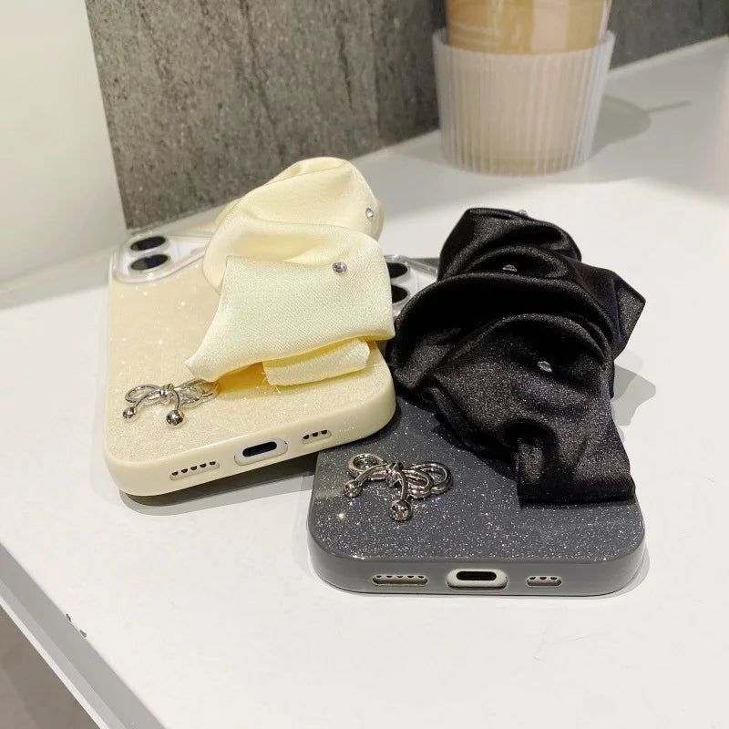 Coque de téléphone brillante avec chouchou