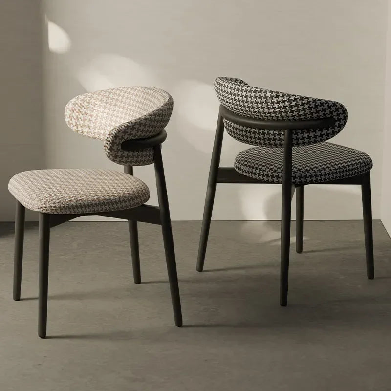 Chaise un bois avec motif "Vichy"