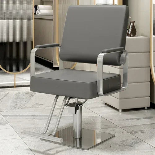 Chaise de salon simple au finitions métalliques