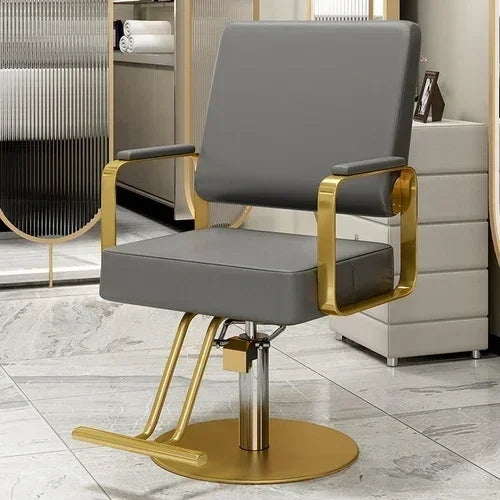 Chaise de salon simple au finitions métalliques