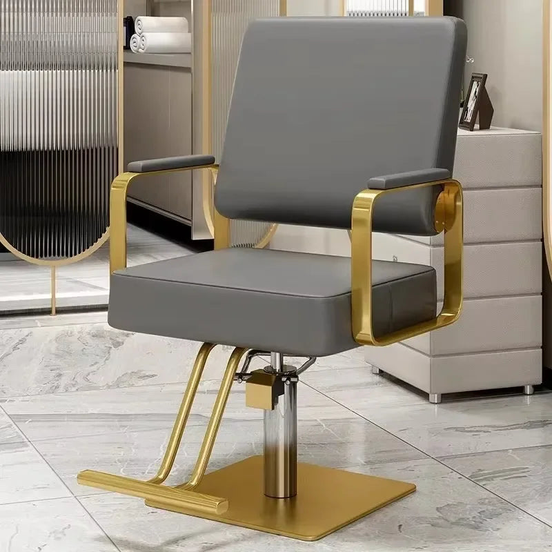 Chaise de salon simple au finitions métalliques