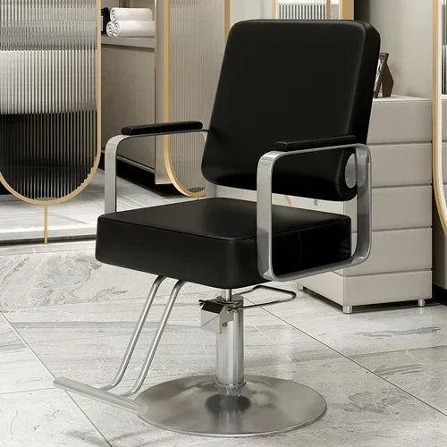 Chaise de salon simple au finitions métalliques